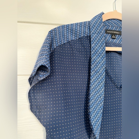 Banana Republic blue silk scarf blouse. Size small - Picture 2 of 6
